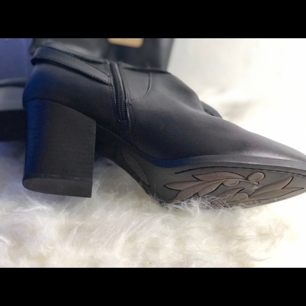 Boot - Picture 2 of 4